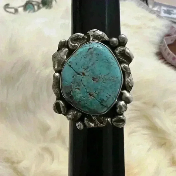 Vintage Turquoise Sterling Silver Ring - Picture 5 of 10